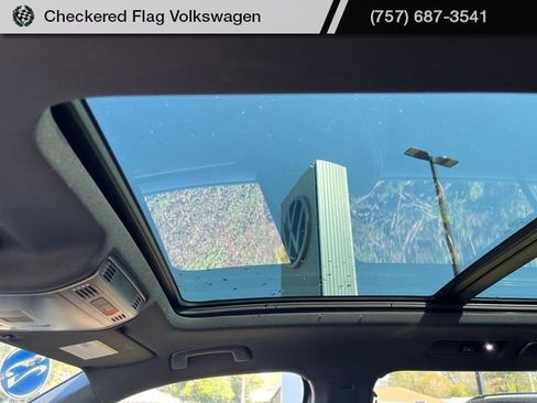 Used 2023 Volkswagen Tiguan SE R-Line image 20