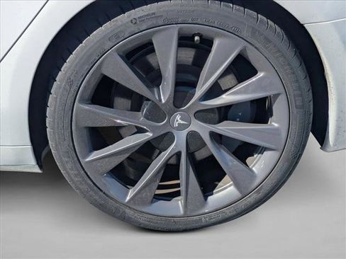 Used 2020 Tesla Model S Long Range Plus image 16