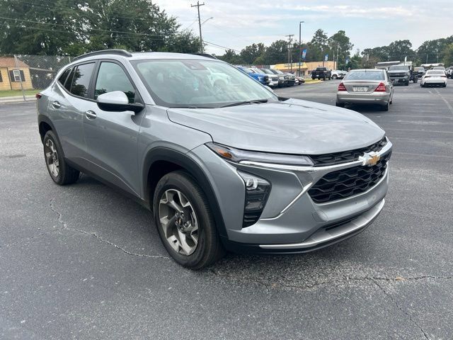 Used 2026 Chevrolet Trax LT w/ Driver Confidence Package FWD image 6