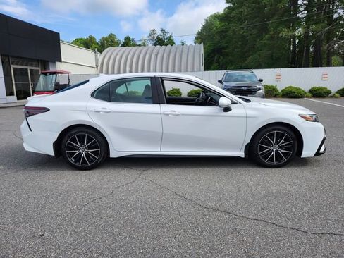 Used 2023 Toyota Camry SE w/ Blackout Package (TMS) FWD image 9