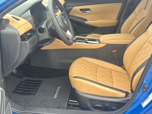 Used 2024 Nissan Sentra SV w/ SV Premium Package image 9