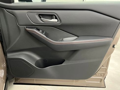 Used 2025 Nissan Rogue SV image 24