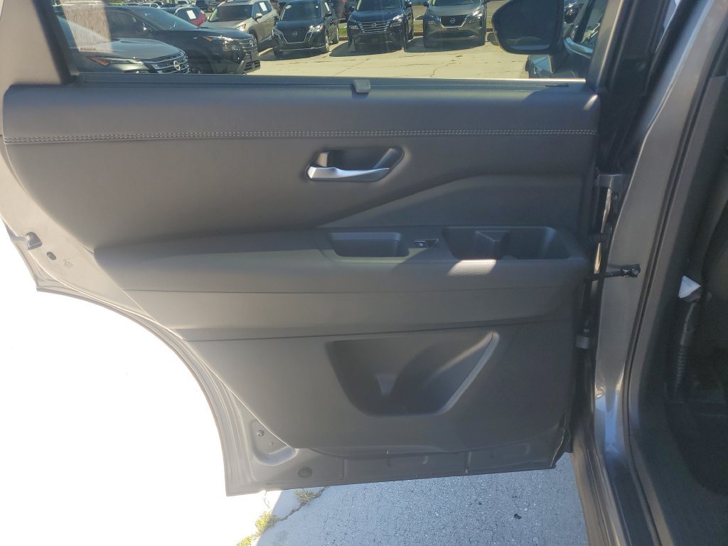 Used 2025 Nissan Pathfinder Platinum w/ Cargo Package FWD image 18