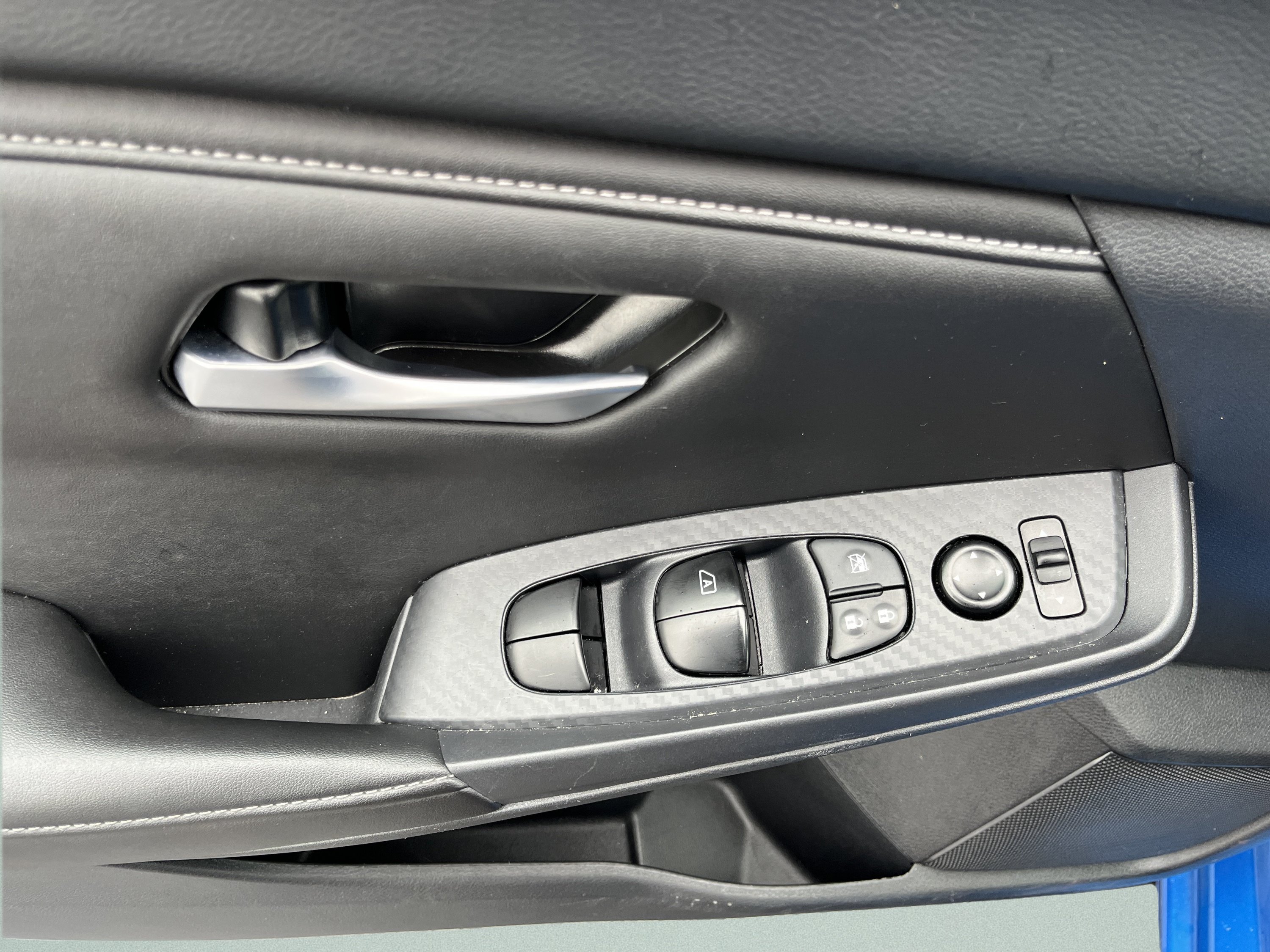 Used 2025 Nissan Sentra SV FWD image 15