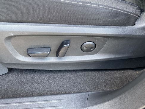 Used 2023 Nissan Pathfinder SV w/ Black Appearance Package image 21