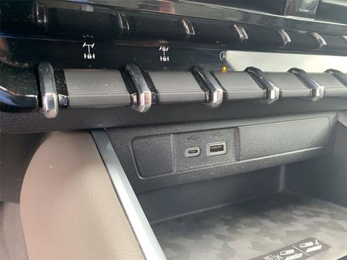 Used 2023 Chevrolet Colorado ZR2 w/ ZR2 Convenience Package III AWD/4WD image 17