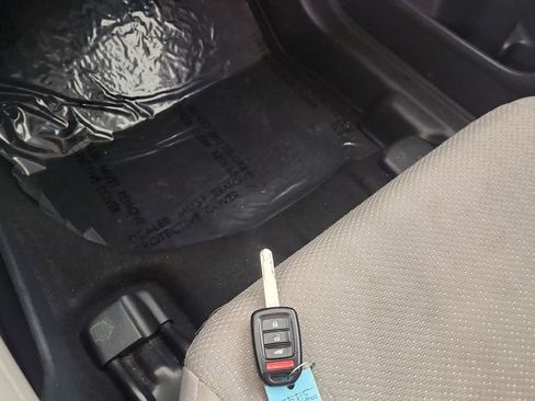 Used 2017 Honda HR-V LX image 15