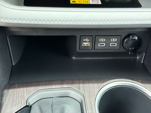 Used 2023 Toyota Highlander Platinum AWD/4WD image 33