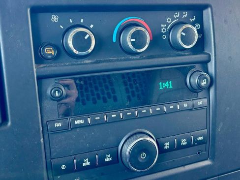 Used 2020 Chevrolet Express 3500 w/ Driver Convenience Package image 18