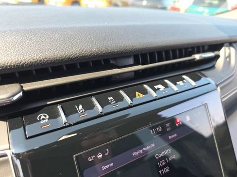 Used 2025 Jeep Grand Cherokee Altitude AWD/4WD image 18