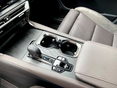 Used 2025 Lexus RX 450h AWD w/ Luxury Package image 17