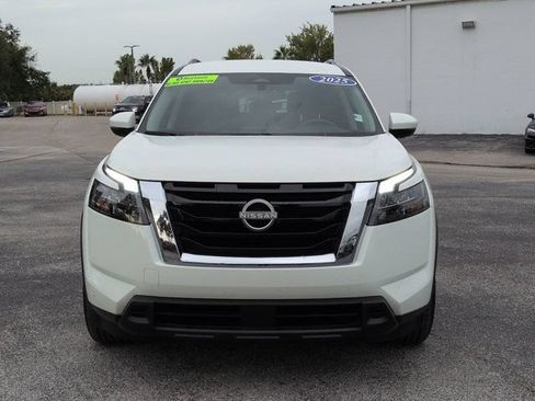 Used 2025 Nissan Pathfinder SV FWD image 9