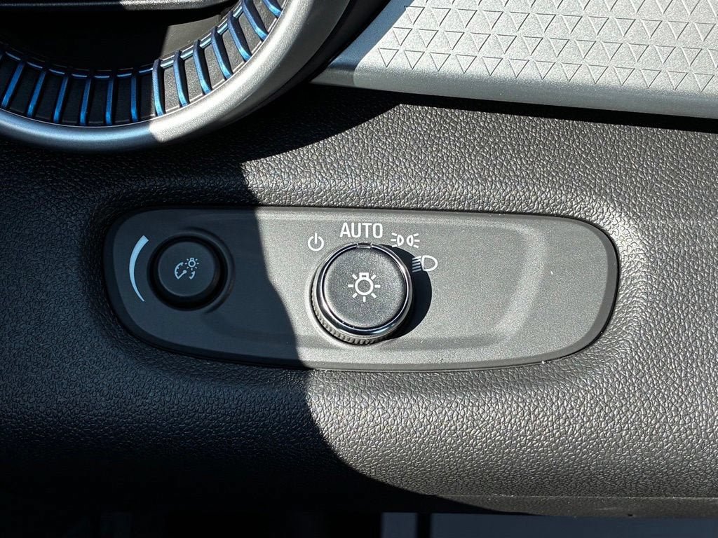 New 2026 Chevrolet Trax LS w/ LS Convenience Package FWD image 5