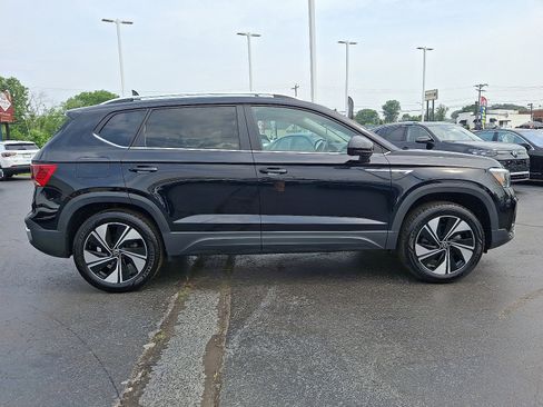 Used 2024 Volkswagen Taos SE image 7