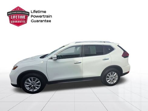 Used 2020 Nissan Rogue SV FWD image 2