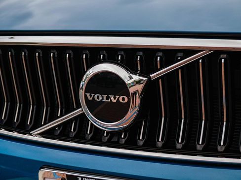 Used 2023 Volvo XC40 B5 Plus w/ Climate Package image 13