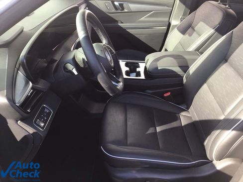 Used 2025 Buick Enclave Sport Touring image 7