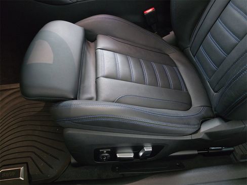 Used 2023 BMW 430i xDrive Convertible w/ M Sport Package image 31