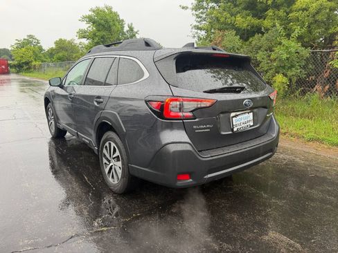 Used 2024 Subaru Outback Premium AWD/4WD image 8