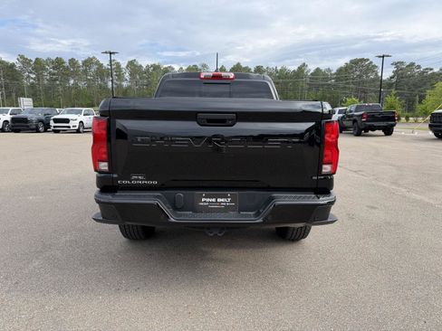 Used 2023 Chevrolet Colorado Z71 w/ Z71 Convenience Package 2 AWD/4WD image 5