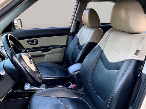 Used 2013 Kia Soul ! w/ Premium Pkg FWD image 8