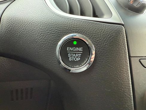 Used 2017 Ford Edge SEL image 34