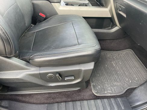 Used 2015 Ford F150 Lariat image 18