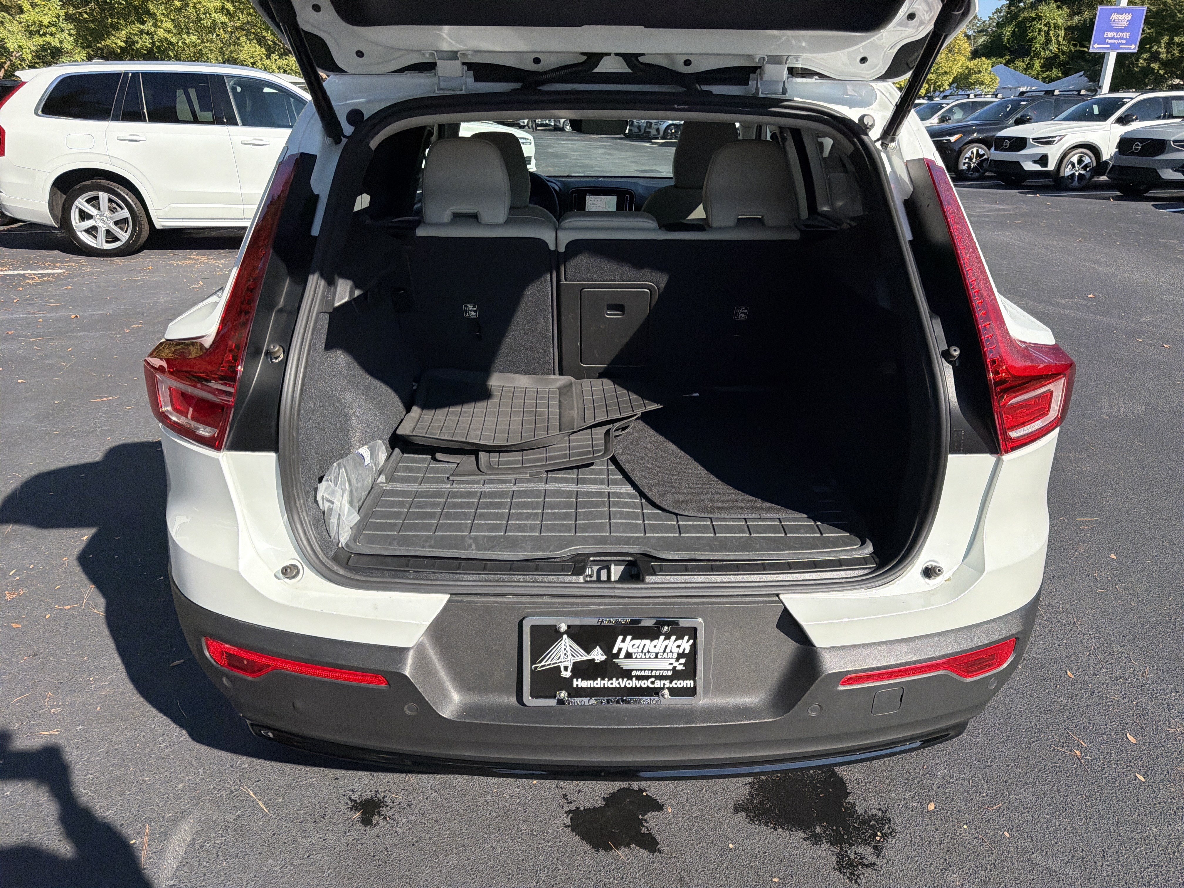 Certified 2024 Volvo XC40 B5 Plus w/ Protection Package Premier AWD/4WD image 34