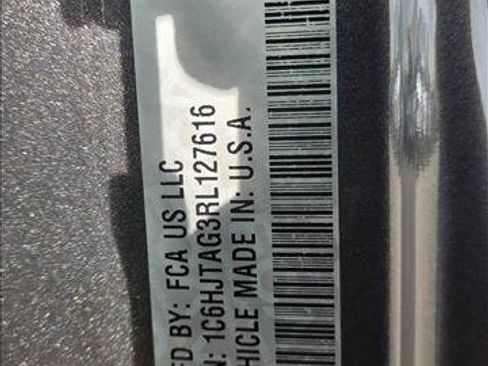 Used 2024 Jeep Gladiator Sport image 23