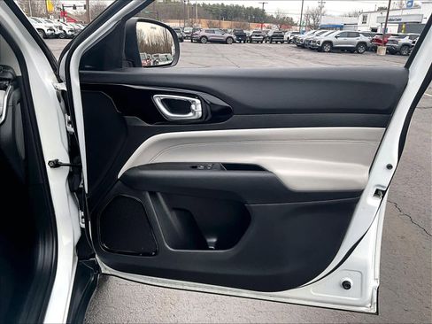 Used 2022 Jeep Compass Limited image 12