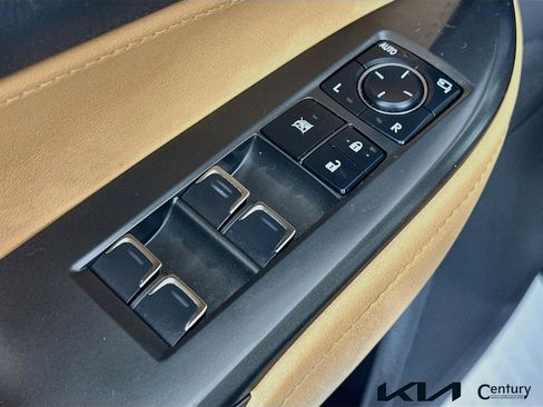 Used 2024 Lexus NX 250 FWD w/ Towing Package (2000 Lbs) image 17
