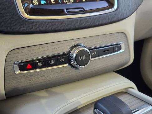 Used 2025 Volvo XC90 B5 Plus w/ Protection Package Premier image 20