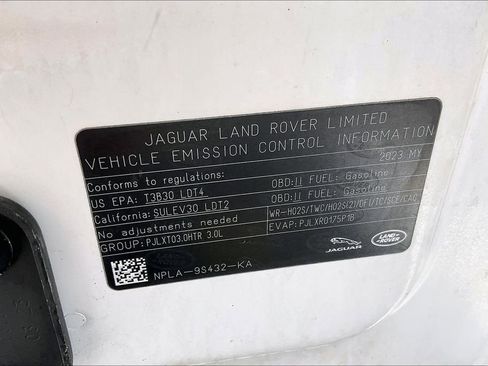 Used 2023 Land Rover Defender 110 SE image 31