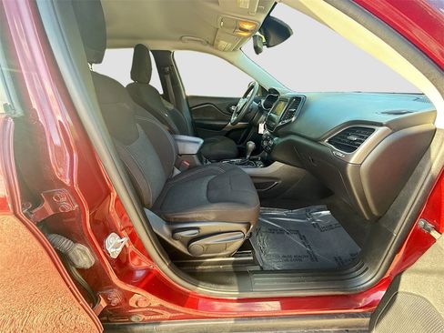 Used 2021 Jeep Cherokee Latitude w/ Mopar Interior Package image 26