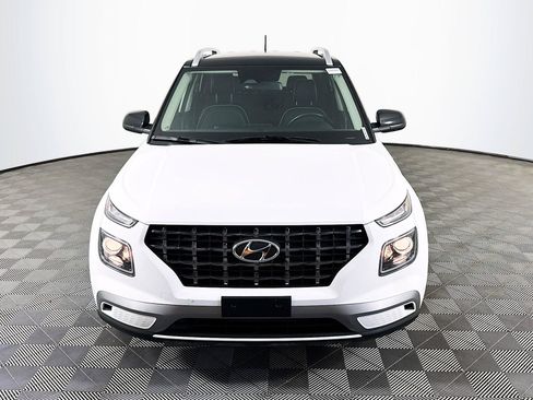 Used 2026 Hyundai Venue SEL FWD image 2