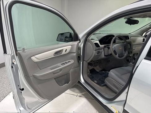 Used 2017 Chevrolet Traverse LS AWD/4WD image 6