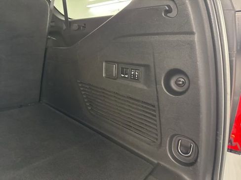 Used 2021 GMC Yukon XL AT4 image 31