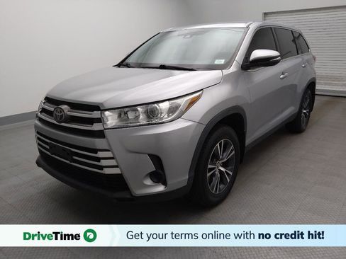 Used 2019 Toyota Highlander LE AWD/4WD image 1