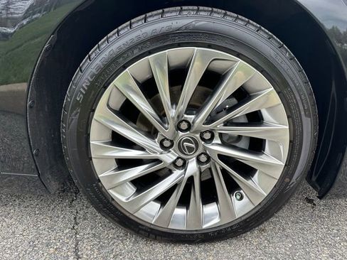 Used 2022 Lexus ES 300h w/ Luxury Package FWD image 10