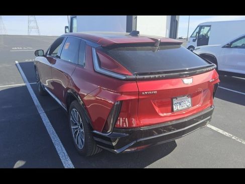 Used 2024 Cadillac Lyriq Sport AWD/4WD image 6