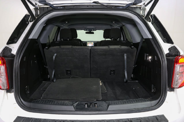Used 2020 Ford Explorer XLT w/ Comfort Package AWD/4WD image 11