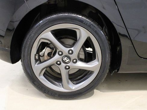 Used 2019 Hyundai Veloster 2.0 image 12