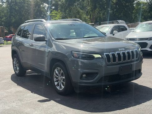 Used 2021 Jeep Cherokee Latitude Plus w/ Mopar Interior Package FWD image 4