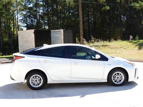Used 2019 Toyota Prius L Eco image 19