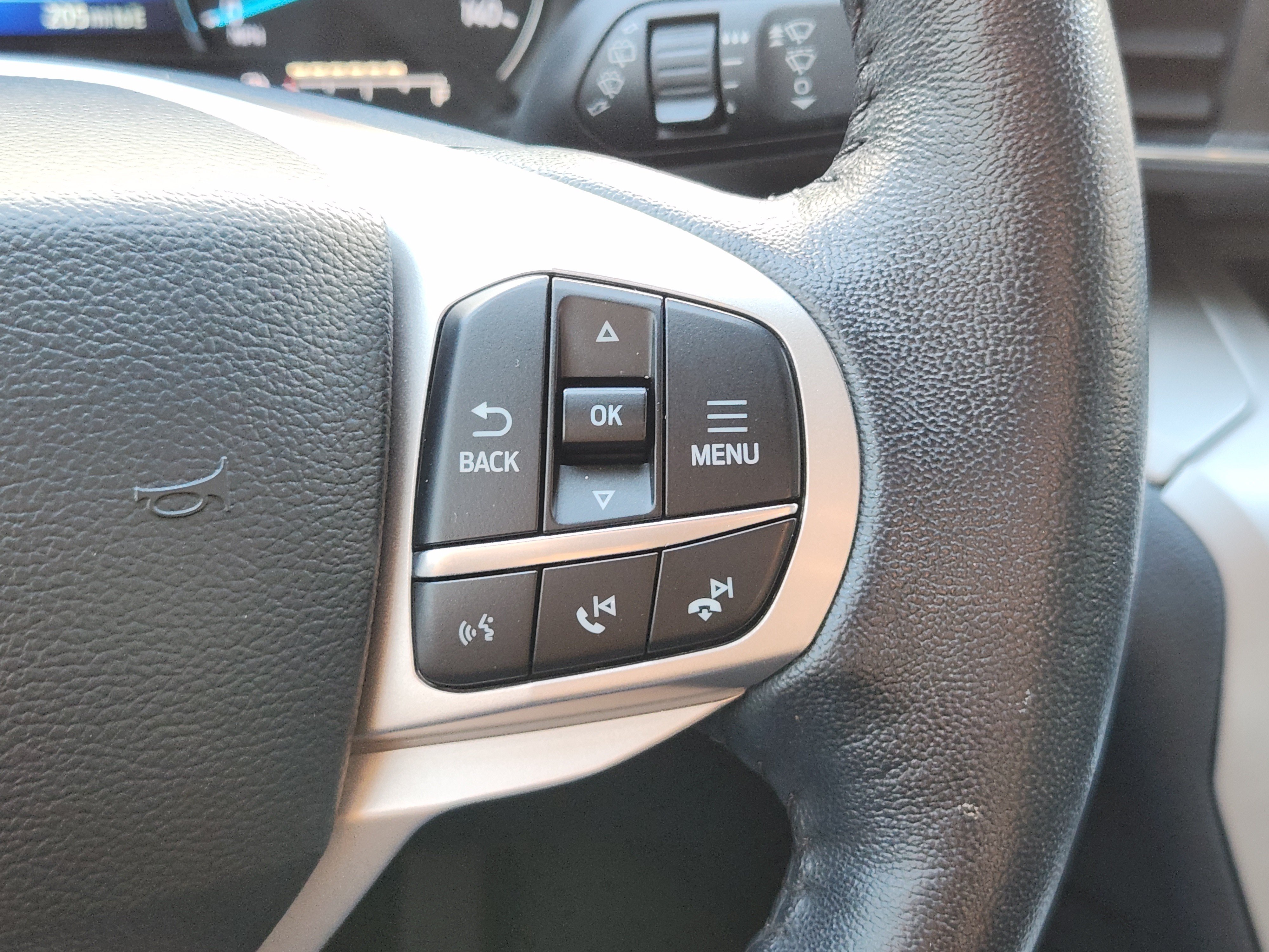 Used 2022 Ford Explorer XLT w/ Equipment Group 202A AWD/4WD image 30