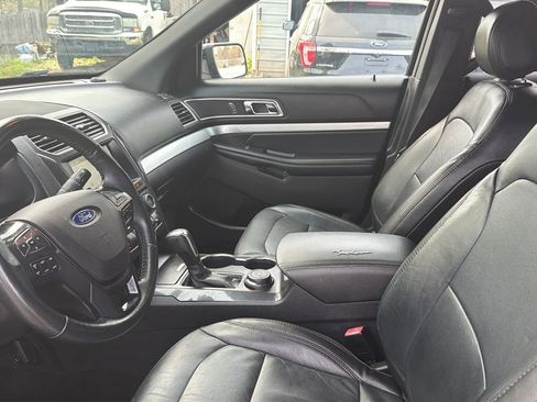 Used 2017 Ford Explorer XLT w/ Equipment Group 202A image 27