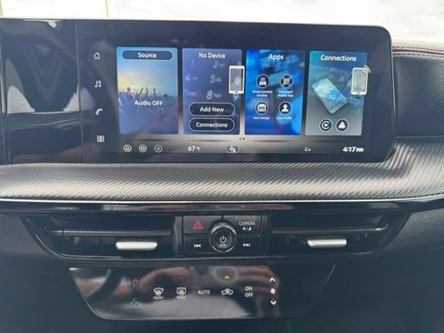 Used 2026 Nissan Kicks SR FWD image 9