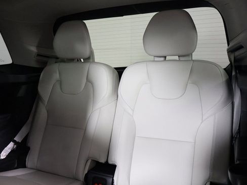 Used 2021 Volvo XC90 T6 Momentum w/ Climate Package AWD/4WD image 12