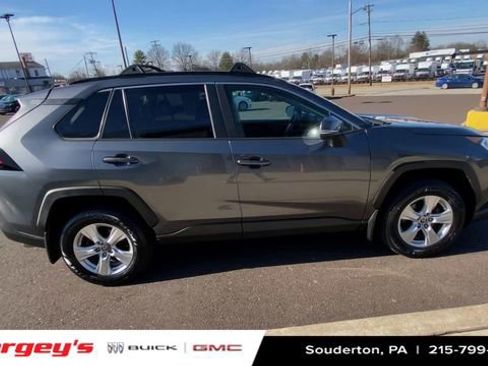 Used 2021 Toyota RAV4 XLE image 11