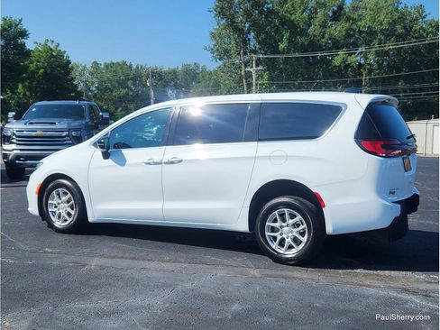 Used 2026 Chrysler Pacifica Select FWD image 25